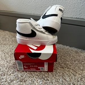 Black and White nike dunks